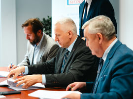 Siedlce inwestują w zeroemisyjny transport – 6 nowych elektrycznych autobusów