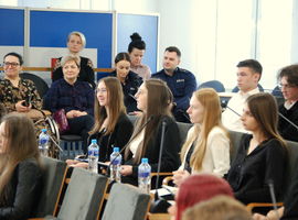 Młodzież w liście do dorosłych o tym, co sprawia radość i daje szczęście nastolatkom…