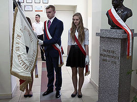 Odsłonięto popiersie patrona "Dwójki"